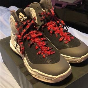 Derrick Rose basketball shoes